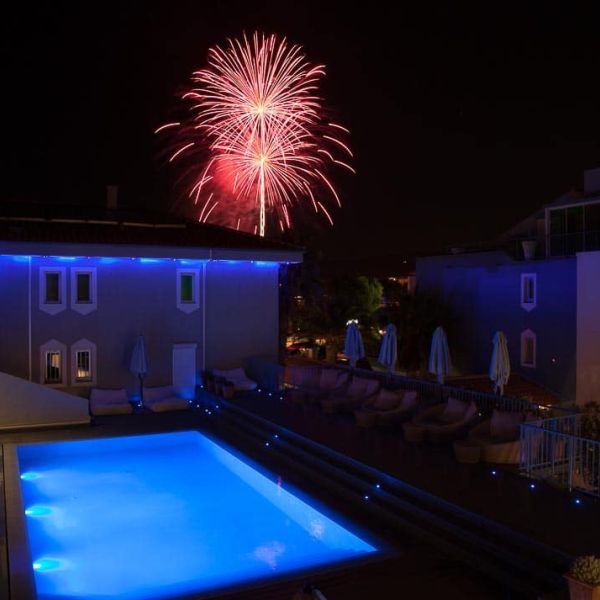 Piscine Hotel Ile Rousse Santa Maria Feux Artifice 3